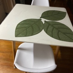 ダイニングテーブルの画像