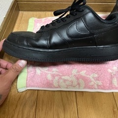 Nike ブラック エア フォース 1 07 スニーカーの画像
