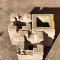 ２ｘ４用ウッドデッキ用　沓石/基礎石/束石（中古）、フェンス沓石 小（中古）各1個　残り15個 の画像
