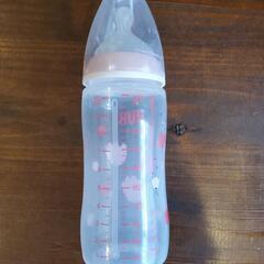 NUK(ヌーク)の哺乳瓶の画像