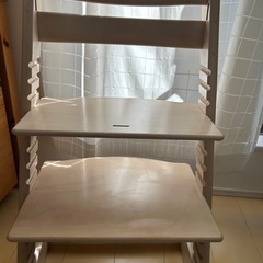 STOKKE トリップトラップ　ホワイトウォッシュ　木製ベビーチ...