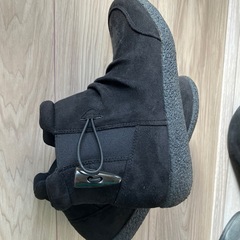 黒色ショートブーツの画像