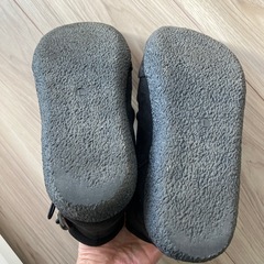 黒色ショートブーツの画像