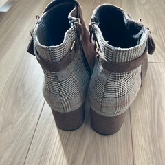 ヒールありショートブーツの画像