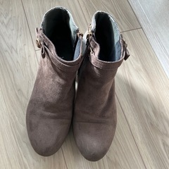 ヒールありショートブーツ