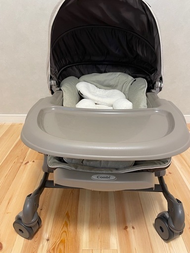 取引決定　Combi 電動バウンサー　幼児用クッション付き