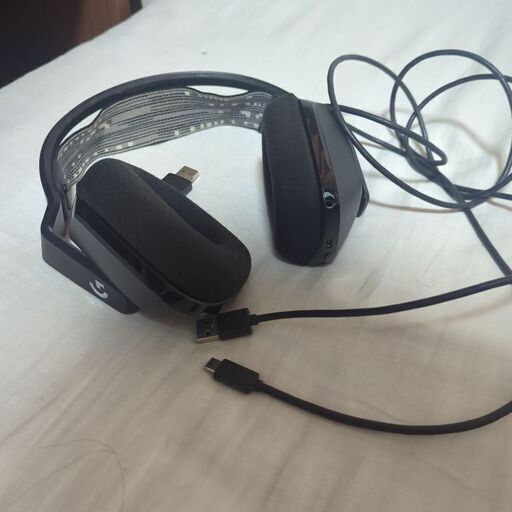 今日から土曜にかけてで　Logicool　G733　中古　両耳折れてます