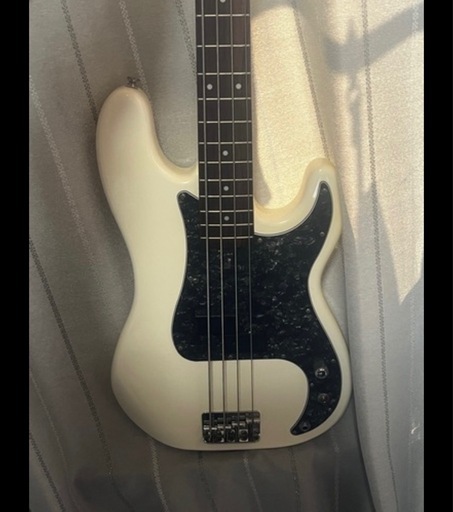 Squier by fender PrecisionBass ベース ホワイト