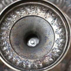 ベルギー アンティーク 古い真鍮製銀メッキ加工のコンポティエ ロカイユ模様の画像