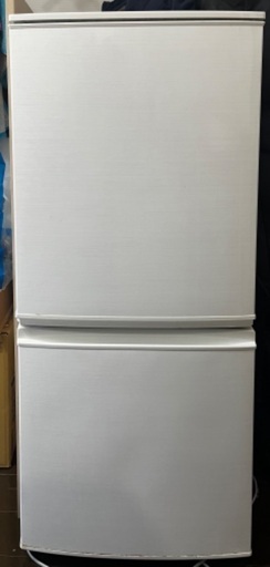 冷蔵庫（シャープ 小型 2ドア つけかえどっちもドア 137L ホワイト SJ-D14C-W）