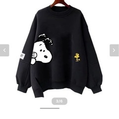 スヌーピー柄　トレーナー　黒の画像