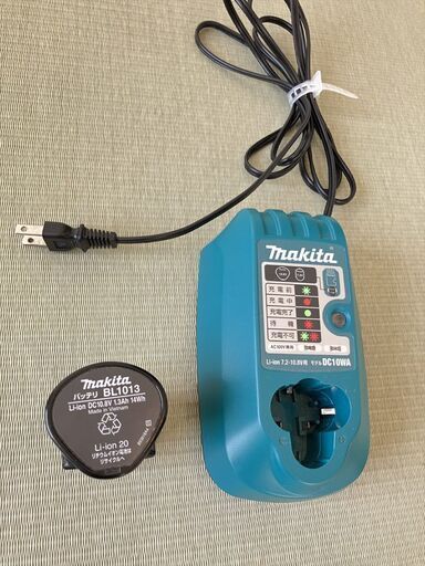 美品 マキタ10.8V充電式クリーナーCL102DW バッテリー 充電器 セット 美品 マキタ10.8V充電式クリーナーCL102DW バッテリー 充電器 セット