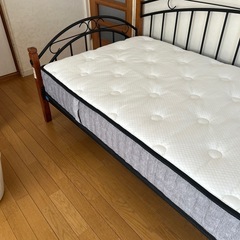 ベッド
の画像