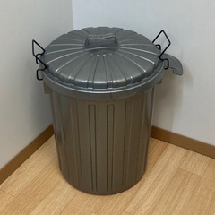 岩崎工業　フタ付き屋外用ゴミ箱