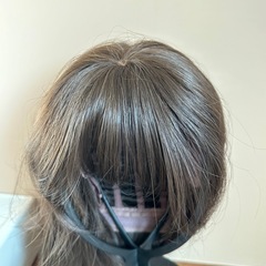 新品未使用 ウィッグ ロング おしゃれなアッシュグレー 普段使いしやすい ふんわり軽いの画像