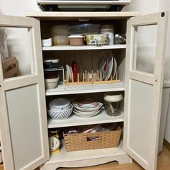 (お話し中)食器棚の画像