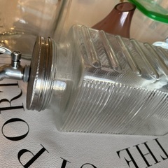 食器と保存容器の画像