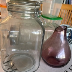 食器と保存容器の画像