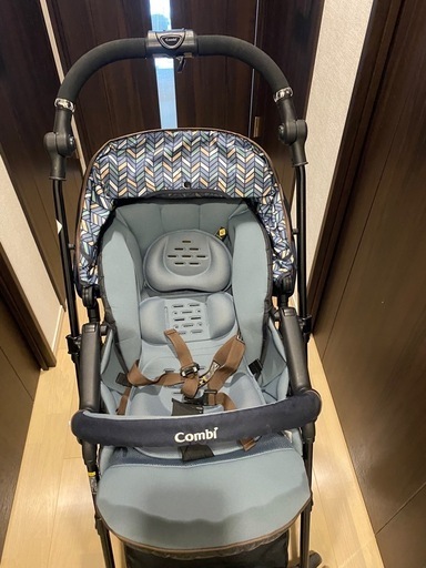 【美品】【商談中】使用数回コンビベビーカースゴカルα4キャスエッグショック