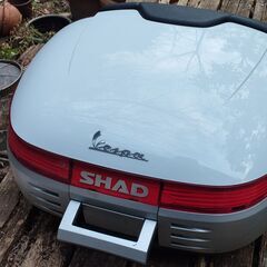 SHAD SH50ホワイト　純正鍵2本あり　 vespaエンブレ...