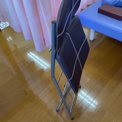 折りたたみ椅子の画像