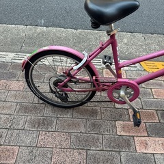 大人用自転車　20インチ　ブリヂストン　markrosa ピンク　オートライト、7段ギア　鍵付き　女性向けの画像