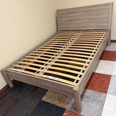 ダブルサイズ、ベッドフレームセルタマットレスの画像