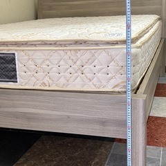 ダブルサイズ、ベッドフレームセルタマットレスの画像