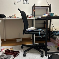 机と椅子