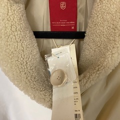 タグ付き未使用　【lilasic】右 ダウンジャケット ライトベージュ M・左 ロングコート フリーサイズ セット売りの画像