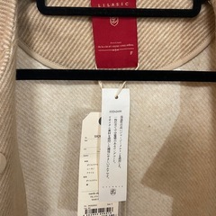タグ付き未使用　【lilasic】右 ダウンジャケット ライトベージュ M・左 ロングコート フリーサイズ セット売りの画像