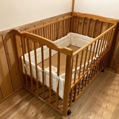 木製ベビーベッド