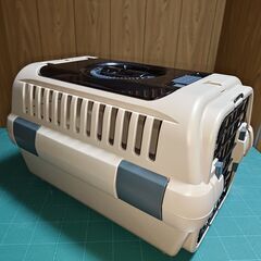 猫のキャリーケースの画像