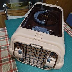 猫のキャリーケースの画像