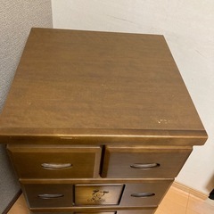 ミッキーマウスのコマ付きタンスの画像