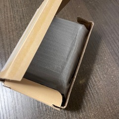【新品未使用】① モバイルバッテリー 大容量 小型 軽量 薄型 20000mAh 残量表示 急速充電 スマホ充電器 直接充電 携帯充電器 携帯バッテリー 最大2.1A出力 安全設計 PSE認証済 機内持ち込み可能 持ち運び便利 iOS/Android 防災グッズ/出張/旅行/緊急用 ブラックの画像
