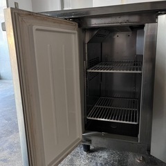 飲食店様必見✨️】台下コールドテーブル 冷蔵2ドア、冷凍1ドア