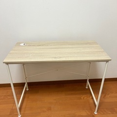 仕事用デスクの画像