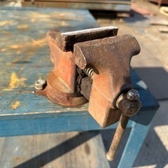作業台　万力付き　DIY 工具　の画像