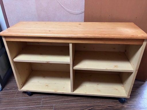 ベージュのオシャレな棚