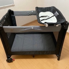 【お譲り先が決まりました】KATOJIの折りたたみ式ベビーベッドプレイヤード☺︎おむつ替えテーブルとマットレス付き✨の画像