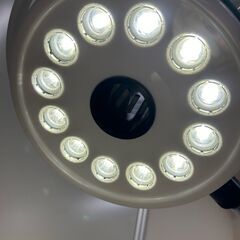 医療手術用　LED無影灯　KD-2012D-3　土台付き　スタンド式　デンタル用　LEDライトの画像