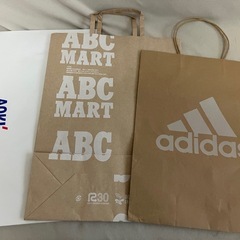 綺麗な大きめの紙袋（他の物を購入してくださる方）の画像