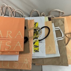 綺麗な大きめの紙袋（他の物を購入してくださる方）の画像