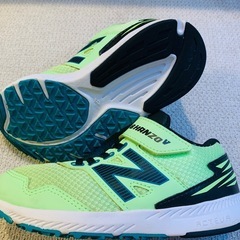 スニーカー18cmの画像
