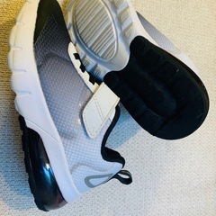 スニーカー18cmの画像