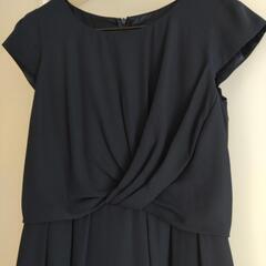 紺色ドレスの画像