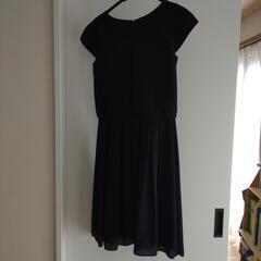 紺色ドレスの画像