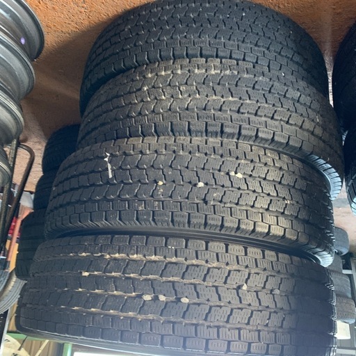 スタッドレスタイヤ　ハイエース　195/80R15 中古