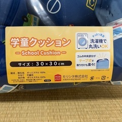 [値下げ中]クッション ゴム付き クルマ柄 の画像